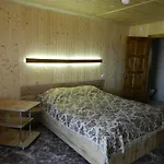 у павла Hotel Yablunytsya