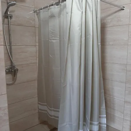 у павла Hotel Yablunytsya