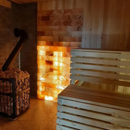 у павла Hotel Yablunytsya