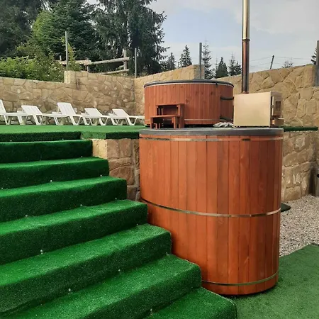 у павла Otel Yablunytsia