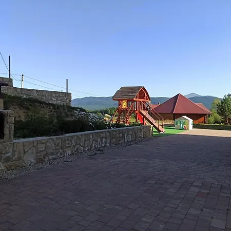 у павла Hotel *