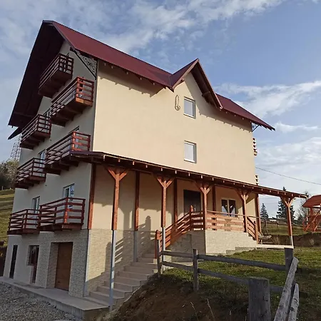 у павла Hotel *