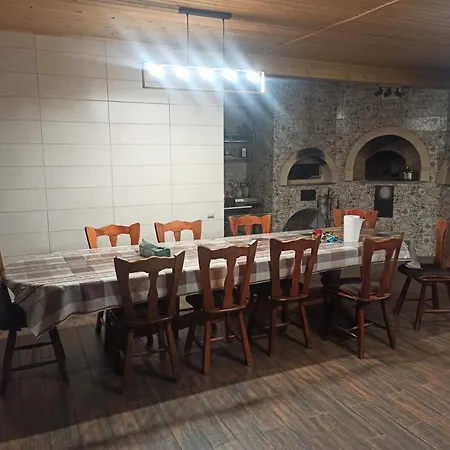 у павла Hotel *