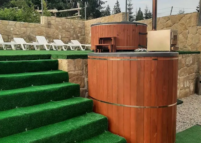 у павла Hotel Yablunytsya