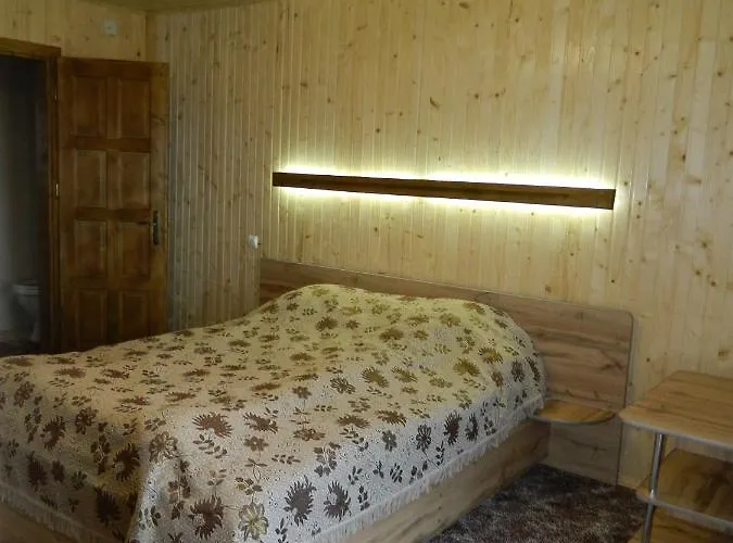 у павла Hotel Yablunytsya